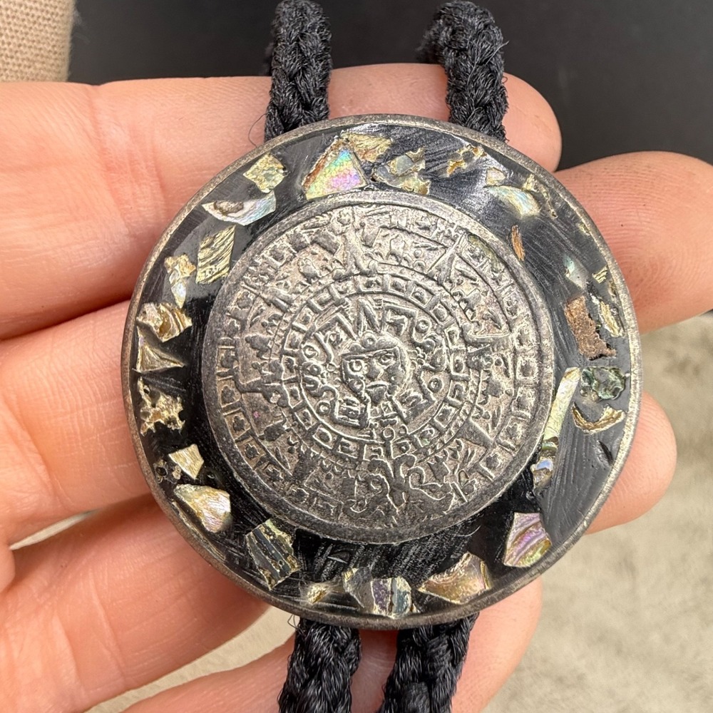 Vintage‎ Alpaca Mexico Bolo Silver Tone Abalone Mayan Calendar Sun READ